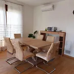 Ivana Novi Διαμέρισμα *
